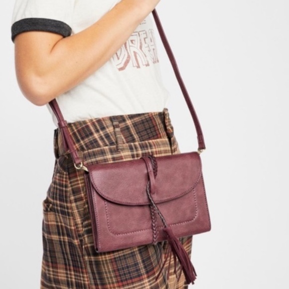 Free People Handbags - NEW Free people purple Francesca envelope clutch crossbody festival Tassel bag